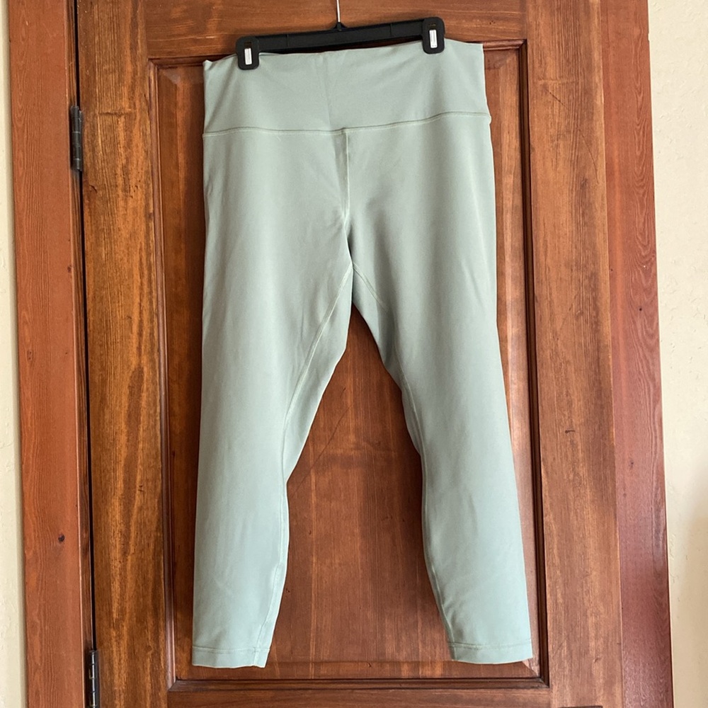 LULULEMON Wunder Train High-Rise tight. 25” inseam.